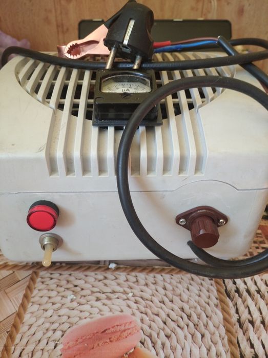 Продам зарядку для авто.