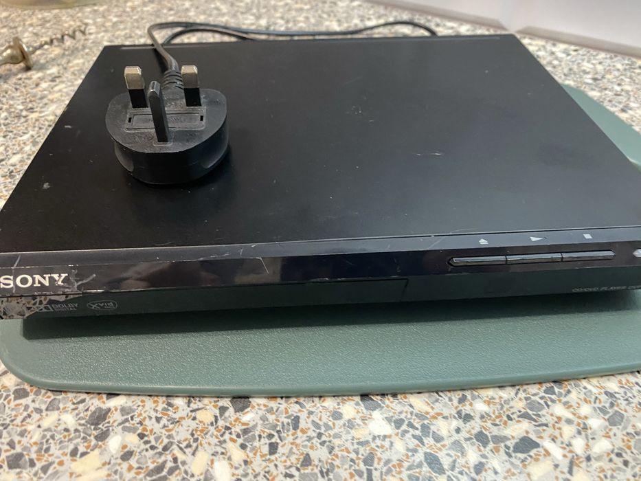 Sony Cd/Dvd player  DVP SR 140