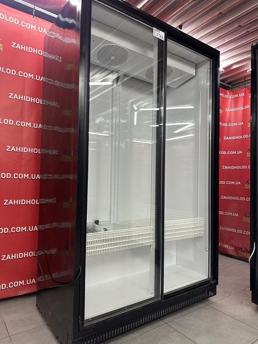 Холодильна вітрина. Вітрина для напоїв. Шафа холодильна. Холодильник