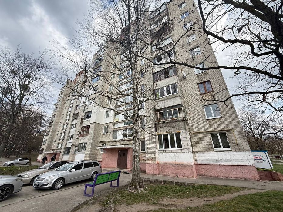 Продаж 1 кім.кв. під ремонт вул. Пулюя (цегла)