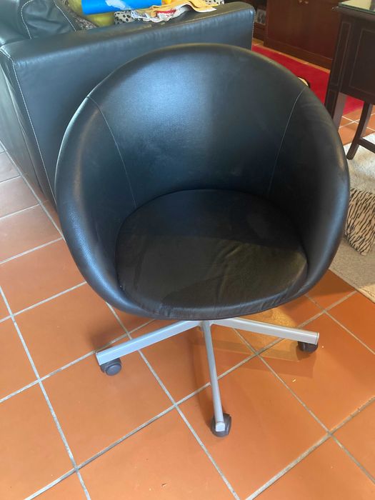 Cadeira de escritório SKRUVSTA (IKEA) IDHULT PRETA