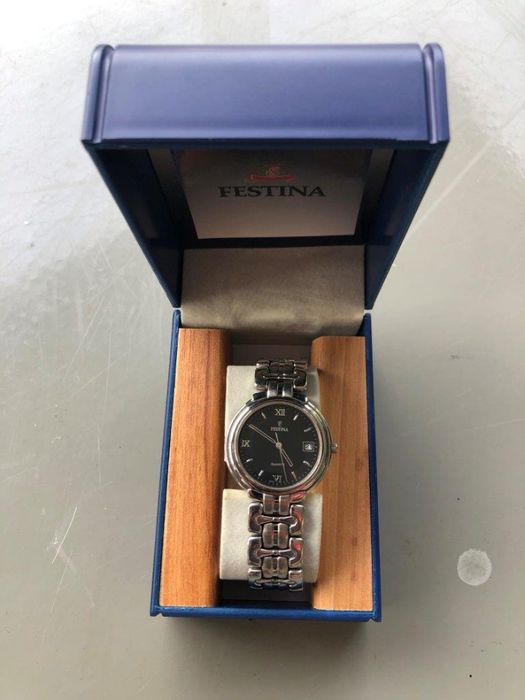 Relógio Marca Festina em prata