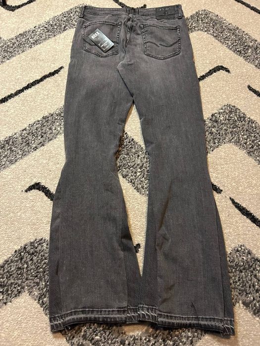 Клёш/flared джинсы 
Длина 112
Выход 26
Талия 41
Бедро