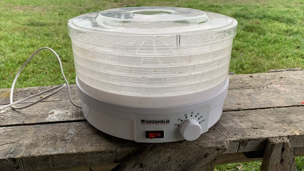 Сушарка для овочів та фруктів GRUNHELM BY1102