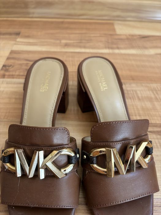 Klapki na słupku Michael Kors