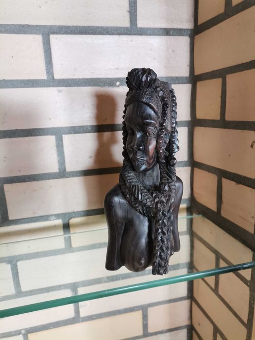 Peça escultura busto senhora africano angolano