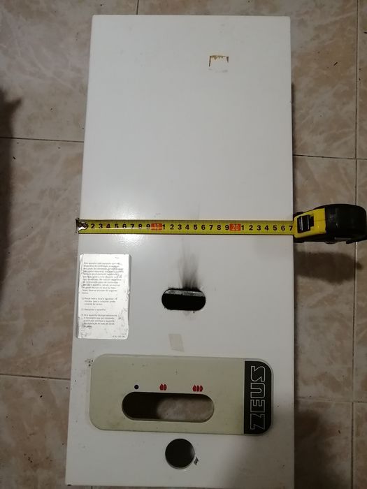 Esquentador VULCANO /ZEUS, de 11lt, para  BOTIJAS com gás butano ou propano. Medidas nas fotos. A funcionar sem problemas