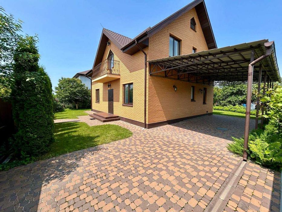 Будинок з ремонтом в селі Дмитрівка, 18 км до ст метро Житомирська.