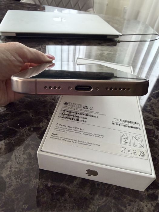 Apple iPhone 16 Pro Max 512Gb Desert Titanium + чохли