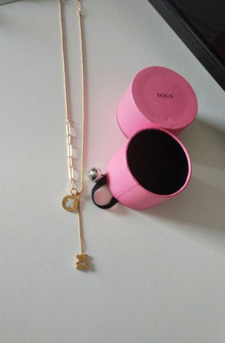 Colar dourado com urso