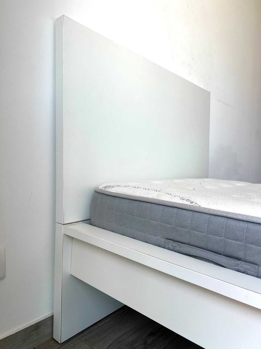 Cama e colchao em bom estado