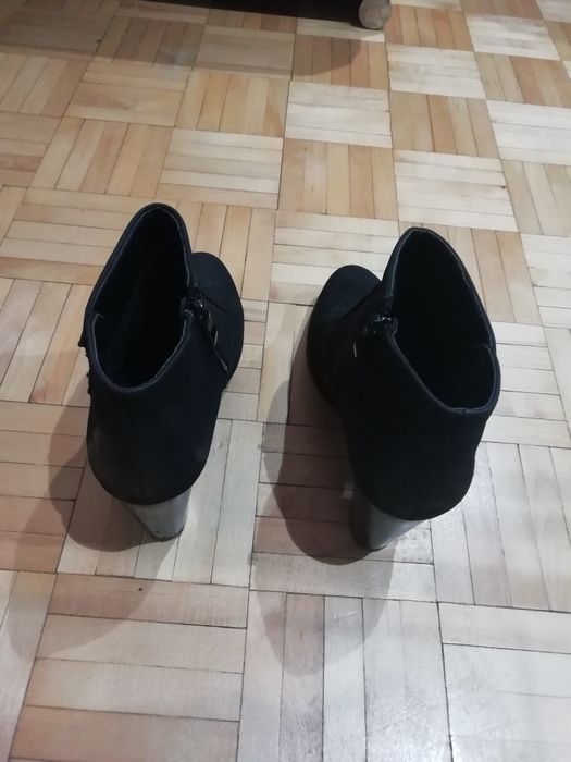 Sprzedam botki czarne r 36