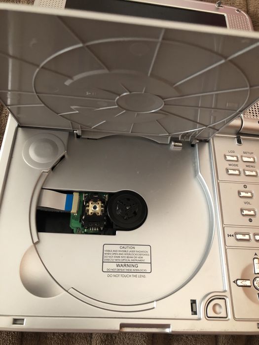 Mustek  MP70C DVD плеєр програвач з акумулятором