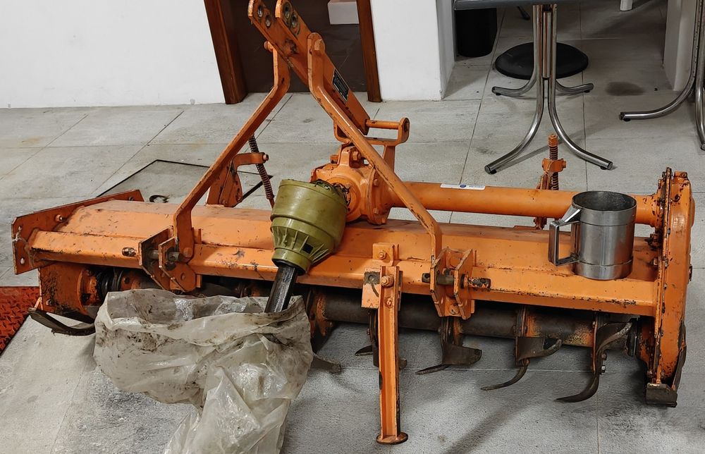 Fresa Galucho 1,70m – Excelente Estado
Vendo fresa agrícola da marca Galucho (modelo FP1), com 1,70m de largura