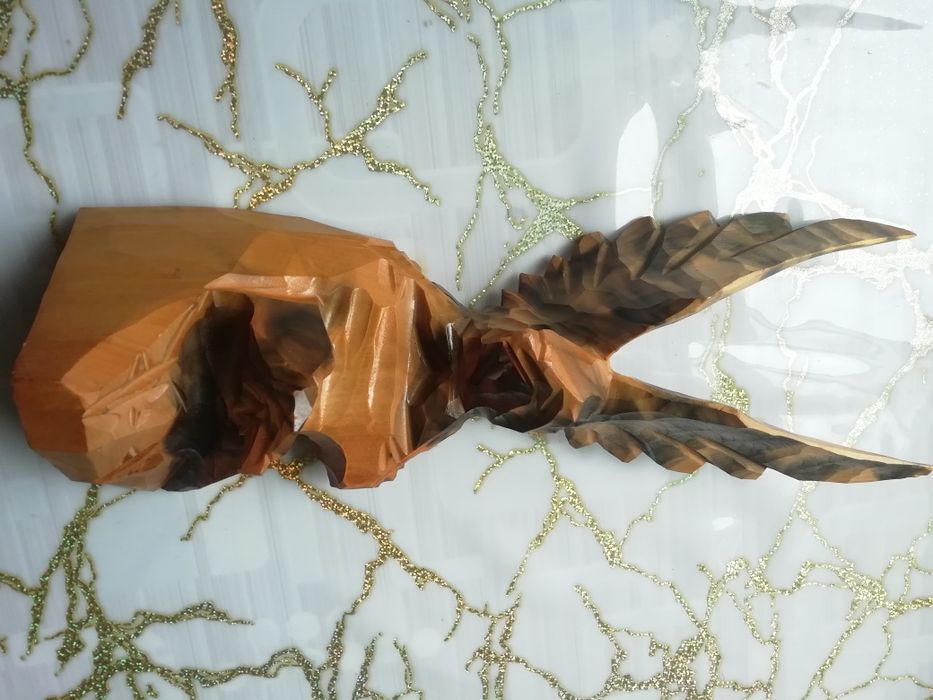 Орел резной из дерева