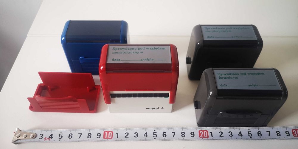 Zestaw pieczątek i tuszy w super stanie