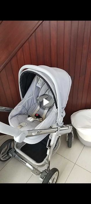 carrinho de bebe vendo trio completo marca bebecar está como novo