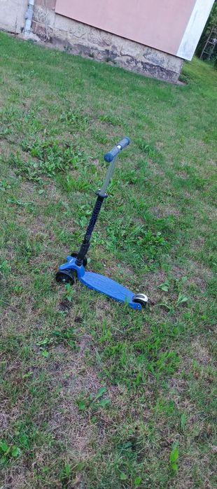 Hulajnogą dziecięca na trzech kółkach