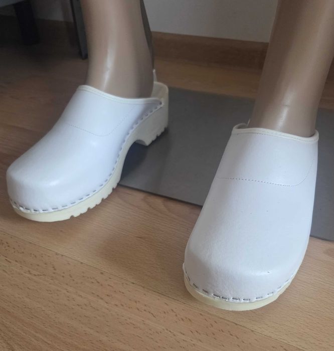 Drewniaki białe Szeno wz. 233 r. 43