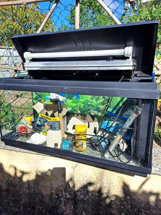 Aquario 80x35x30 80 litros agua fria e quente com todos zssesorios iluminacao