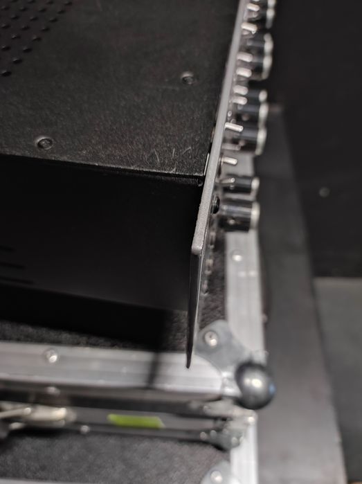 Universal Audio 4-710d Preamplificador 4 canais