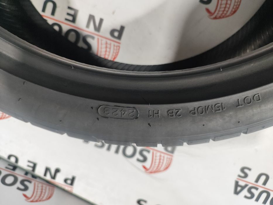 2 pneus semi novos 235-35R19 Hankook - Oferta dos Portes