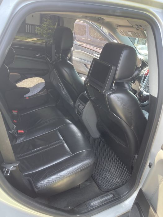 Cadillac srx 2011 року