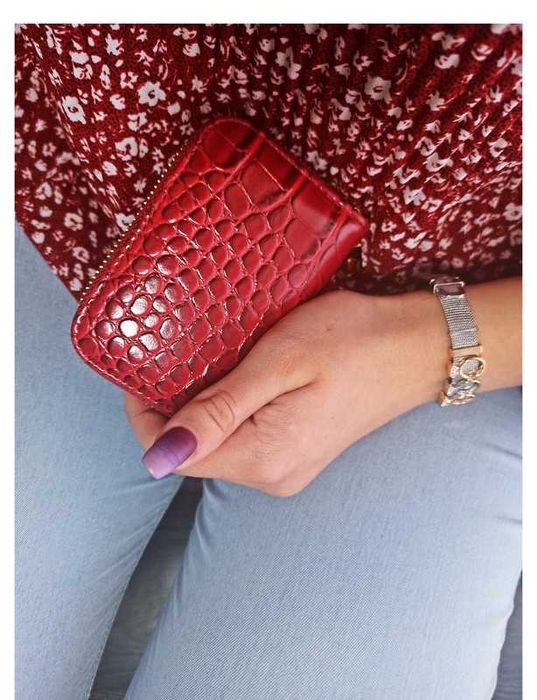 Czerwony portfel damski skórzany lakierowany – Idealny Prezent Święta