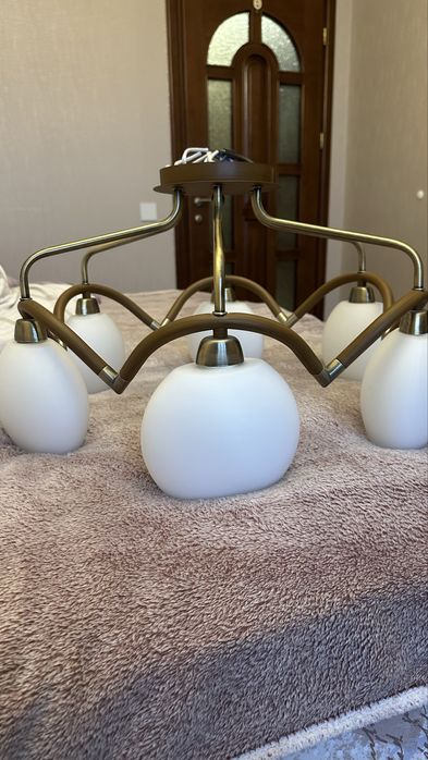 Продам люстру б/у