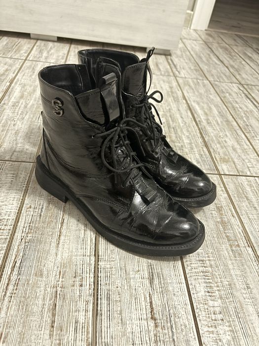 Продам Жіночі чорні лакові черевики