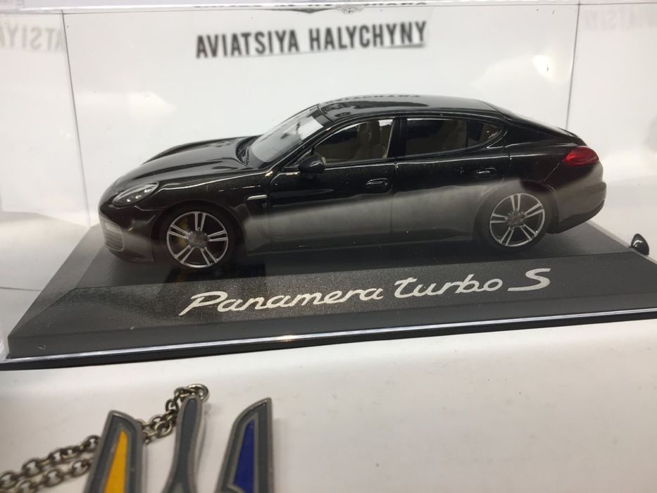 Модель авто Porsche panamera 1:43 Minichaps