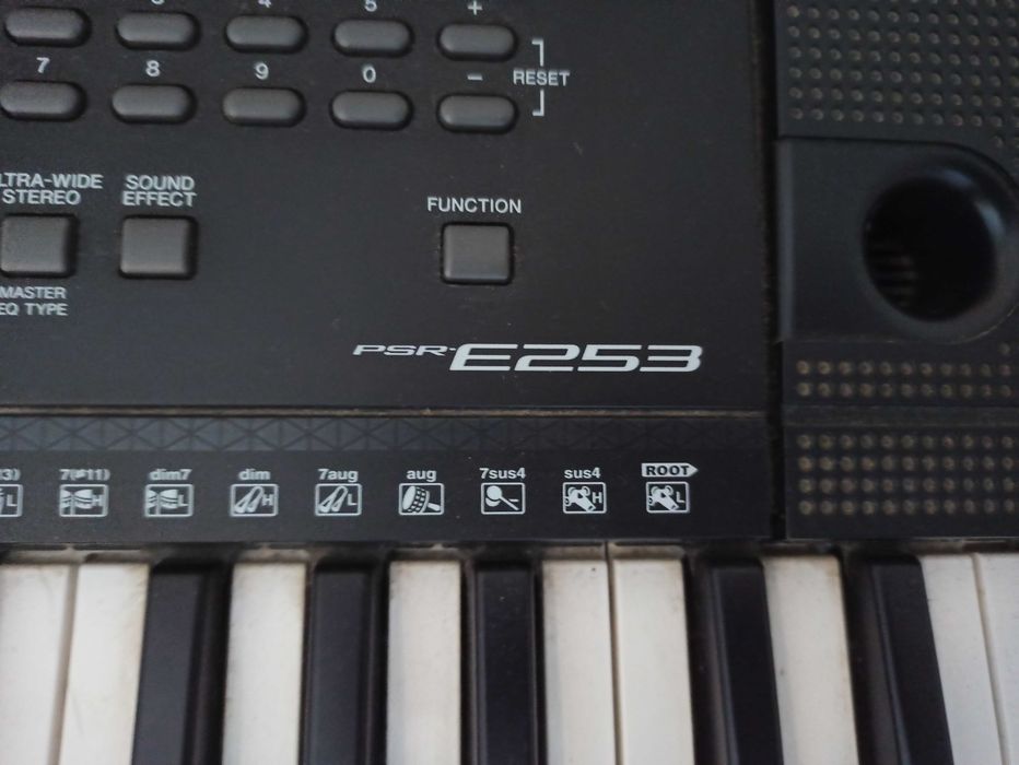 Teclado Yamaha + tripé + banco