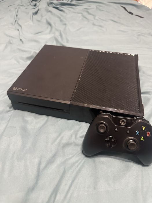 Xbox one 500 gb+акаунт RDR2/GTA 5