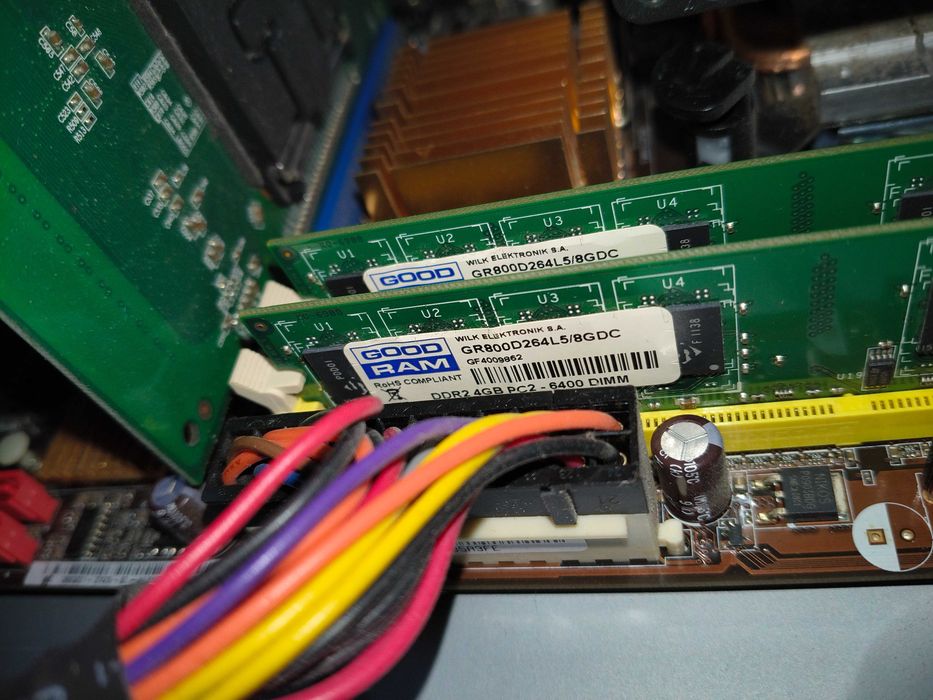 Komputer stacjonarny z 2009 r.