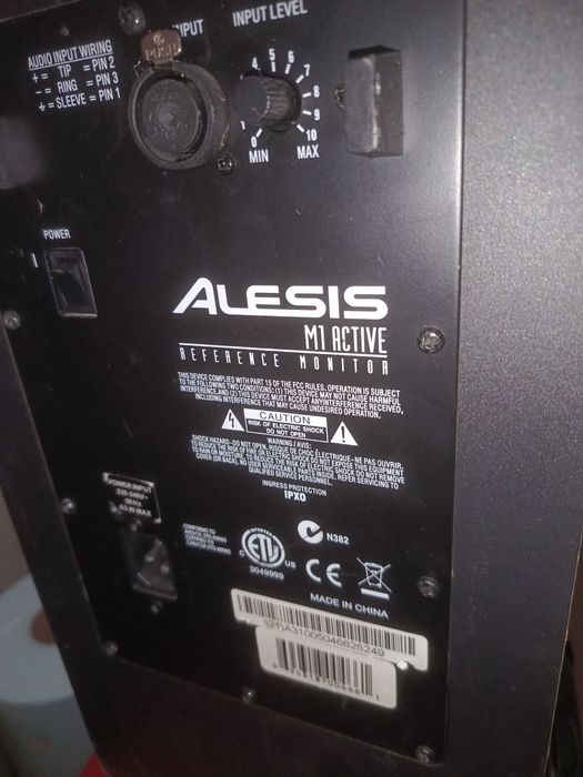 Zestaw studyjny alesis M1 active