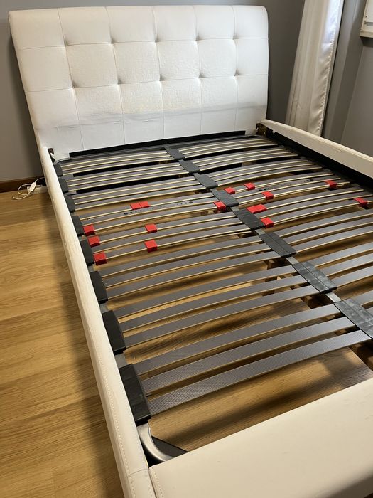 Cama de casal estofada p/ colchao 1,40/1,90m