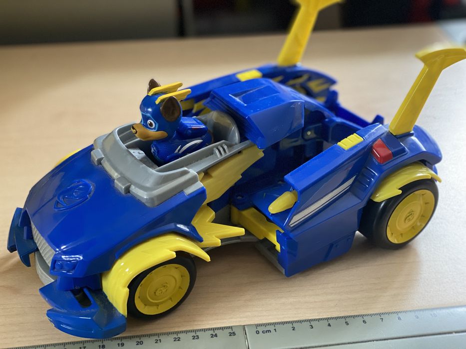 Гонщик із автомобілем (серія Мегащенки) Щенячий патруль
