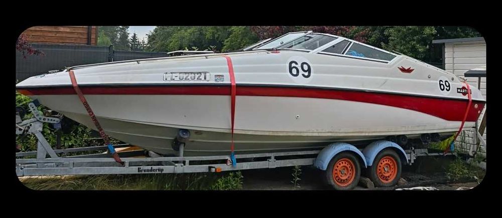 Łódź motorowa Crownline 225 do ciągnięcia nart wodnych