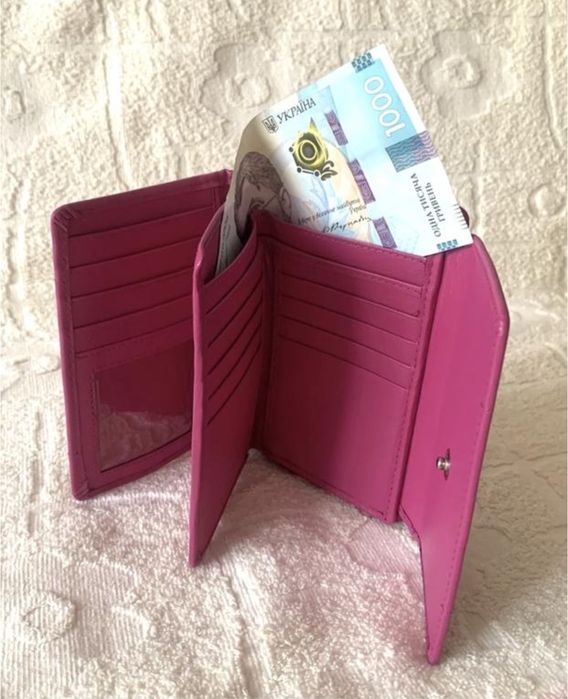 Рожевий шкіряний гаманець