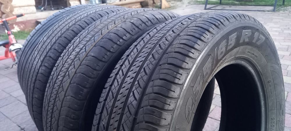 Продам літею резину 235/65/17