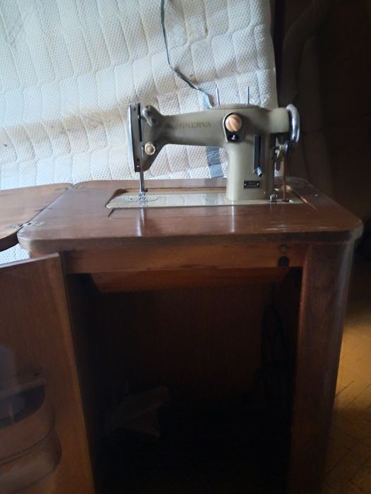 Minerva – mocna maszyna do szycia w stoliku, dobra cena