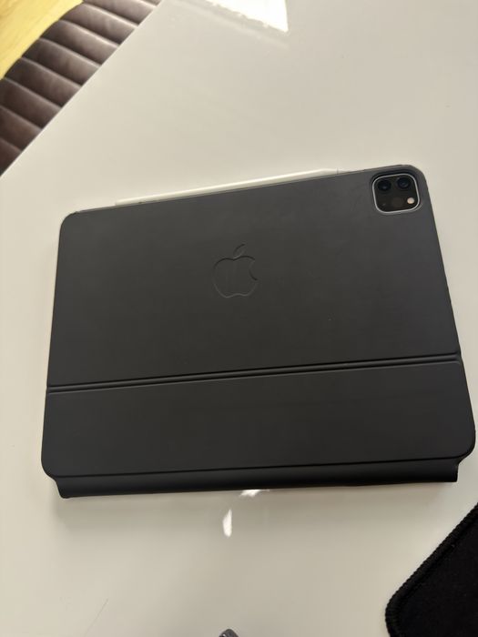iPad Pro 11” M2 + Magic Keyboard + Apple Pencil 2a Geração | 600€