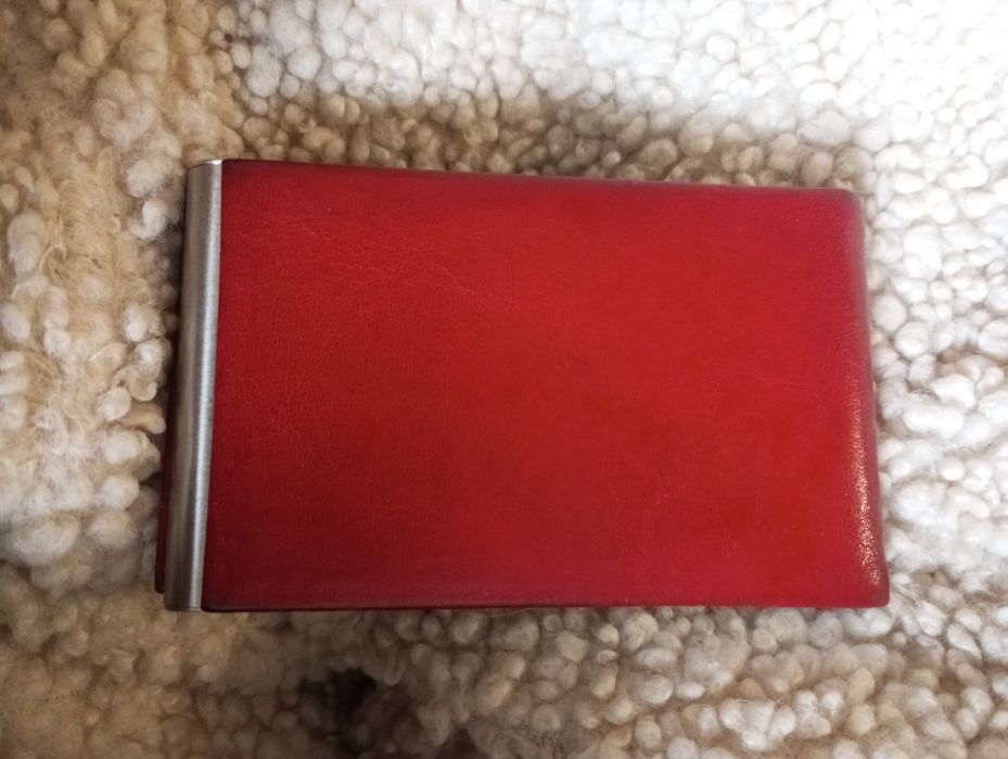 Визитница хорошего качества