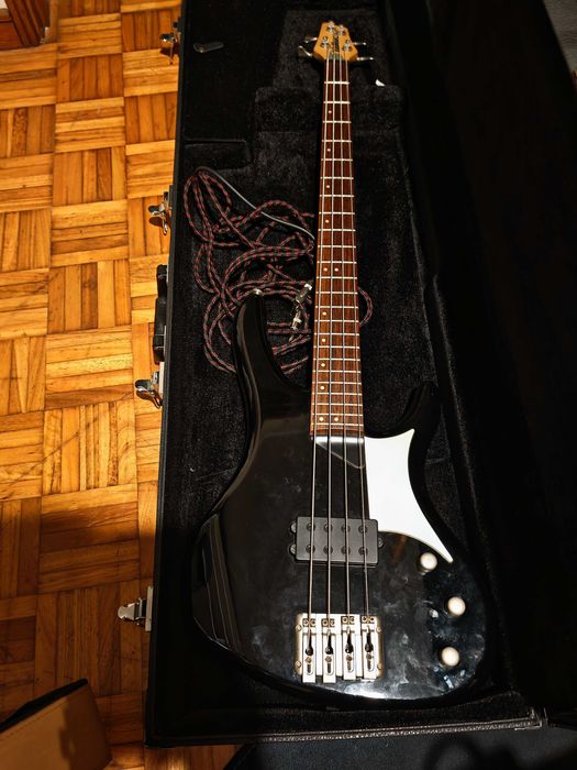 Baixo Washburn RB2000