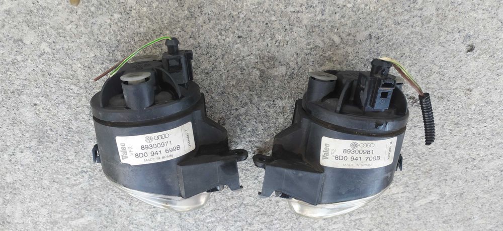 Farol de Nevoeiro Para-Choques Audi A4 B5 8D Facelift 1999 a 2001 Original