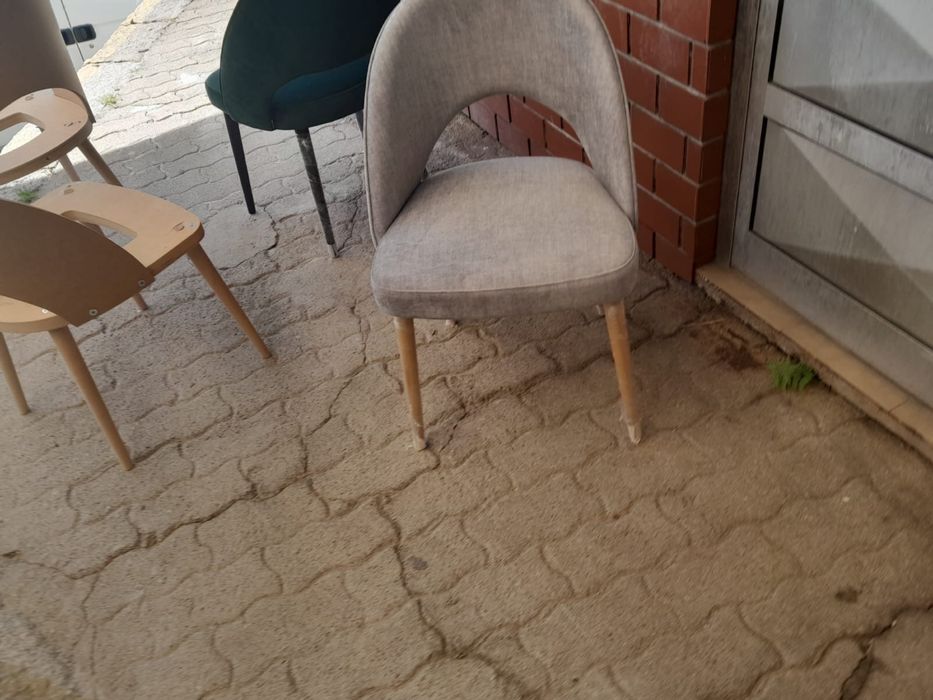 Camas estofadas, sofás e cadeiras *Fabricante*