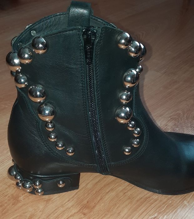 Buty, Botki skóra, ćwieki,  czarne, 38, Vero Cuoio