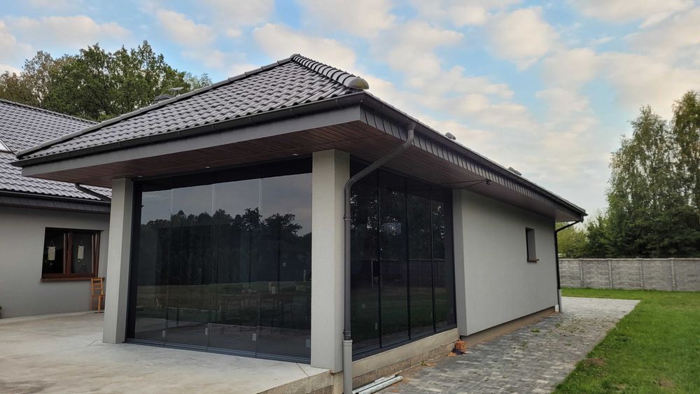 Przeszklone tarasy, zadaszenia, systemy szyb przesuwnych