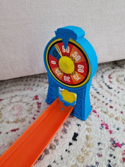 Hot Wheels , tor samochodowy zakręć i wygraj