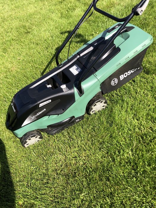Газонокосарка Bosch Universal Rotak 36-550